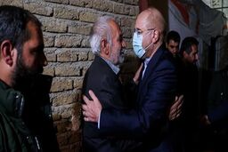 قالیباف با خانواده شهید سید روح‌الله عجمیان دیدار کرد