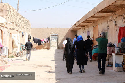 تجهیز کتابخانه مدرسه زینبیه با همراهی احسان حدادی