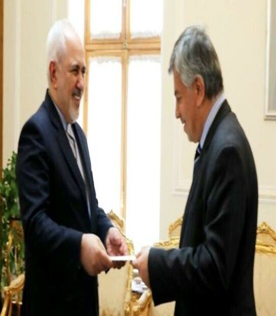 رونوشت استوارنامه سفیر جدید عراق به ظریف تقدیم شد