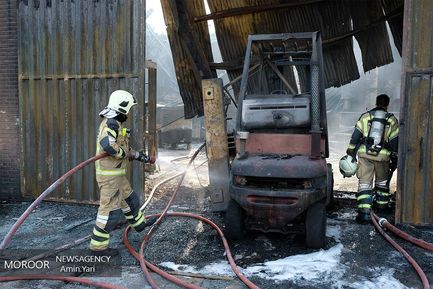 آتش سوزی در کارخانه رنگ در جاده مخصوص کرج