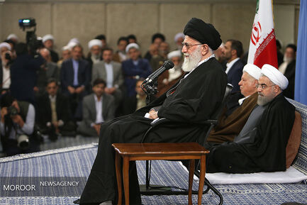 دیدار مقام معظم رهبری و جمعی از مسئولان نظام با میهمانان کنفرانس وحدت اسلامی