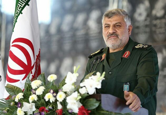 فرمانده قرارگاه سازندگی خاتم‌الانبیاء(ص) از پایانه مرزی مهران‌ بازدید کرد 
