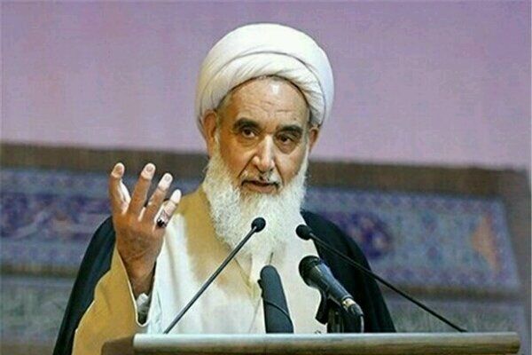 سازش با ابر قدرتها هزینه‌ گزاف دارد/آمریکا بدنبال چپاول ثروتهاست