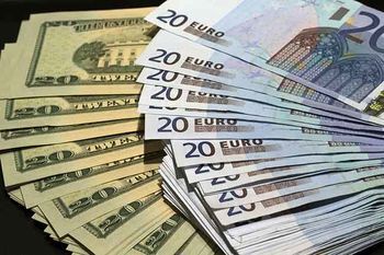 قیمت دلار به 13 هزار و 700 تومان رسید