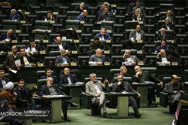 نمایندگانی که امروز با تاخیر به مجلس رفتند