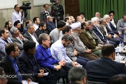 دیدار جمعی از شاعران و اهالی فرهنگ و ادب با مقام معظم رهبری