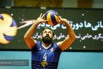 دیدار تیم های والیبال پیکان و شمس