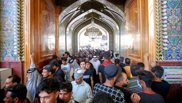 حضور پر شور زائران عراقی در حرم امام علی (ع)
