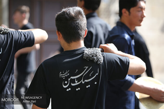 نماز ظهر عاشورا بدون دسته روی اقامه شود
