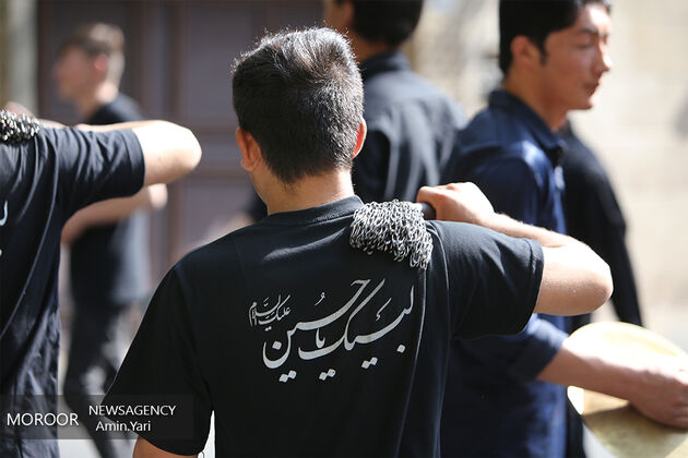 نماز ظهر عاشورا بدون دسته روی اقامه شود