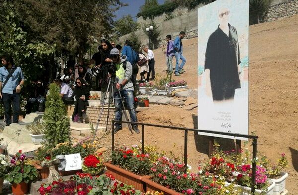  سینماگران بر مزار عباس کیارستمی گردهم آمدند