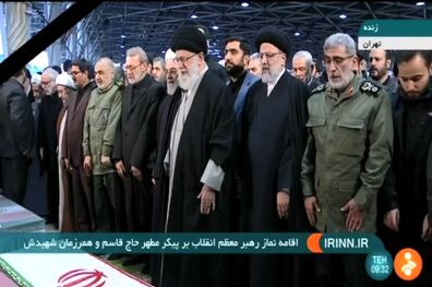 دعای رهبر معظم انقلاب در نماز بر پیکر سردار شهید سلیمانی