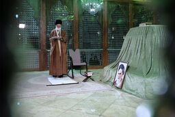 حضور رهبر معظم انقلاب در مرقد مطهر امام خمینی (ره) 