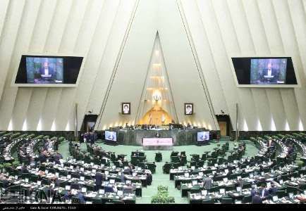 اسامی 10 نماینده ای که در یک سال گذشته درمجلس دهم تاخیر نداشتند، قرائت شد/اعتراض قاضی پور نسبت به خوانده نشدن نامش 