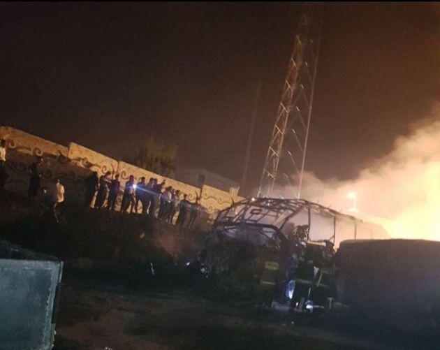 تصادف اتوبوس با تانکر حامل مواد نفتی در سنندج/ جزئیات تصادف اعلام شد