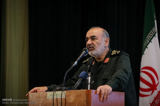 معنویت عامل تفاوت سربازان ما از سربازان آمریکایی است