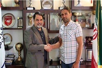 احمدی با پیکان تمدید کرد