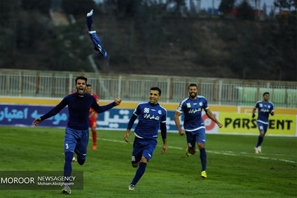 دیدار تیم های فوتبال نفت تهران و استقلال خوزستان