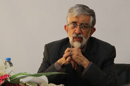 کل جمعیتی که در این یک ماه به میدان آمدند نهایتا 200هزار نفر بود