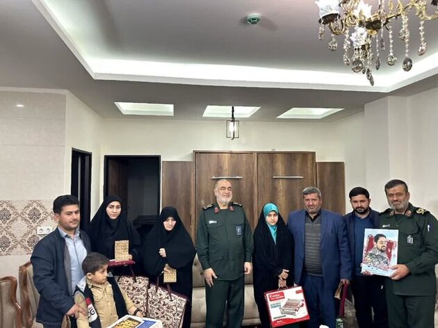 دیدار فرمانده کل سپاه با خانواده شهدا