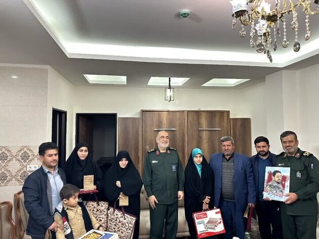دیدار فرمانده کل سپاه با خانواده شهدا