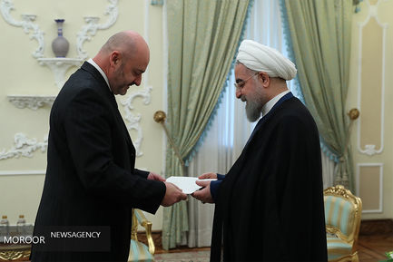 تقدیم استوارنامه سفرای جدید به رییس جمهور