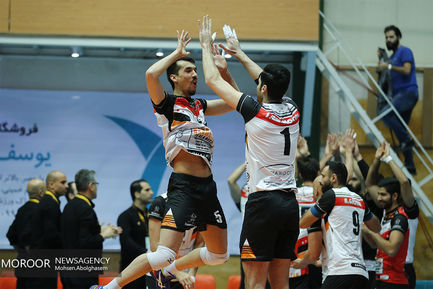 دیدار تیم های والیبال بانک سرمایه و شهرداری تبریز