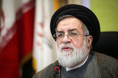 توزیع بسته‌های بهداشتی بین والدین معزز شهدا و جانبازان در ایام کرونا