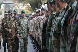 فرمانده کل ارتش از یگان های مستقر در کرمانشاه بازدید کرد