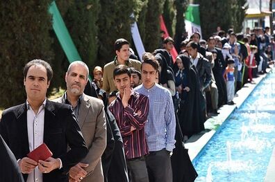 علی یونسی رای خود را به صندوق انداخت