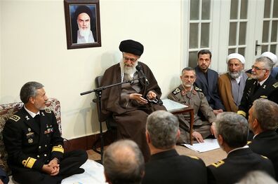 جمعی از فرماندهان نیروی دریایی ارتش با فرمانده معظم کل قوا دیدار کردند
