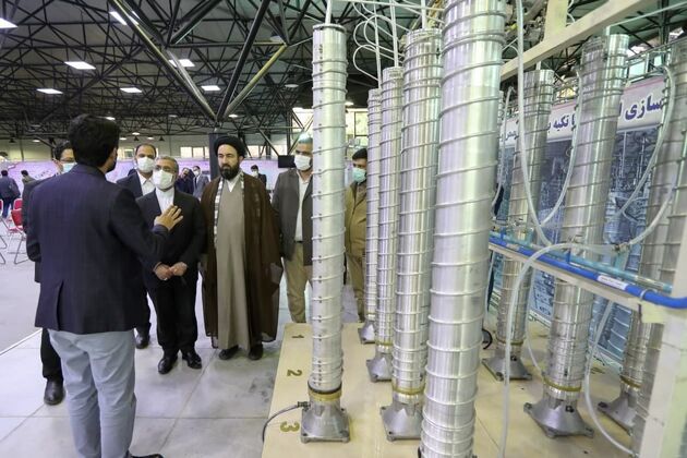 بازدید غلامحسین اسماعیلی  از نمایشگاه دستاورد‌های هسته‌ای کشور 