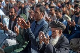 رهبر افغانستان در نماز عید سعید فطر شرکت کرد