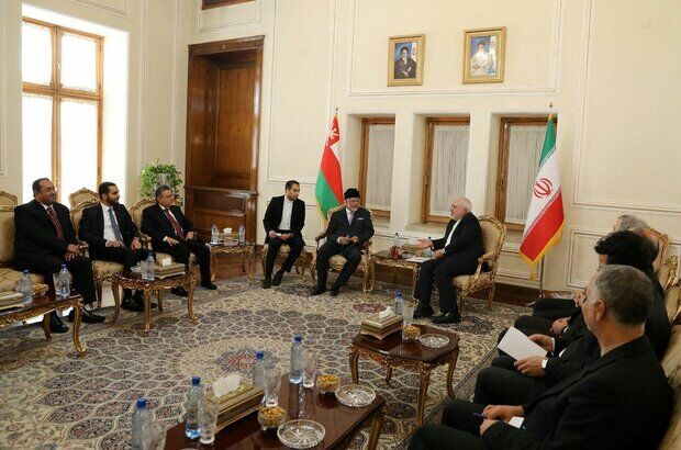 ظریف و بن علوی در تهران دیدار کردند
