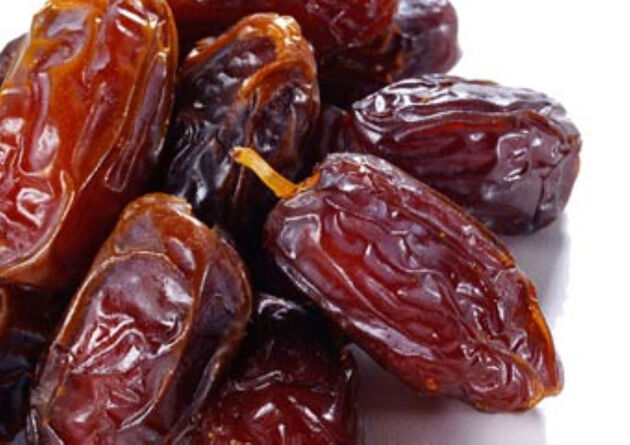حضور شبکه های دلالی، گران فروشی خرما در کلان شهرها را به همراه دارد