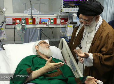 عیادت مقام معظم رهبری از آیت‌الله هاشمی شاهرودی