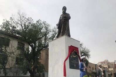 مجسمه سعدی در تهران رونمایی شد