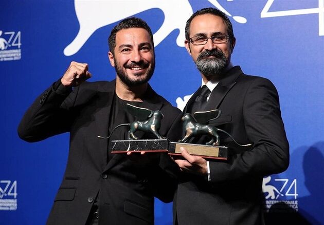 همبازی نوید محمدزاده در فیلم سینمایی شب، داخلی ، دیوار