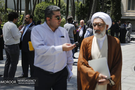 حاشیه جلسه هیات دولت 
