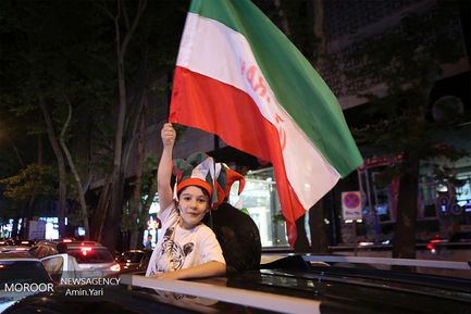 شادی مردم تهران پس از پیروزی ایران مقابل مراکش در جام جهانی ۲۰۱۸ روسیه