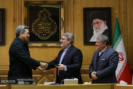 اعطای حکم شهردار جدید تهران توسط وزیر کشور