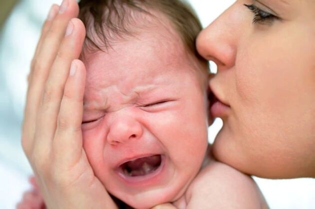 علت گریه شدید نوزاد چیست؟/چند راهکار ساده برای آرام کردن نوزادان