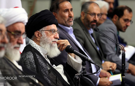 دیدار جمعی از شاعران و اهالی فرهنگ و ادب با مقام معظم رهبری