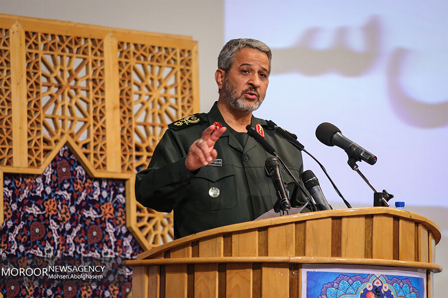 مستکبران عالم به کمتر از نابودی ما قانع نیستند