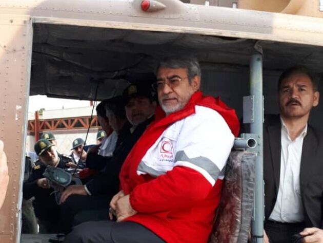 وزیر کشور با چرخبال از مناطق سیل زده لرستان بازدید کرد