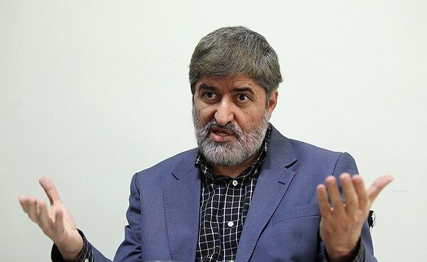 زادی بیان  مانع تخلفات مالی و اختلاس ها می شود