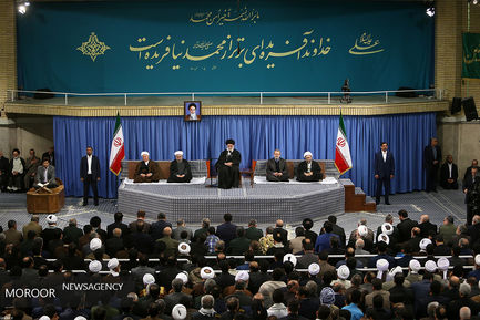 دیدار مقام معظم رهبری و جمعی از مسئولان نظام با میهمانان کنفرانس وحدت اسلامی