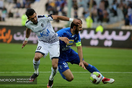 دیدار تیم های فوتبال استقلال تهران و پیکان