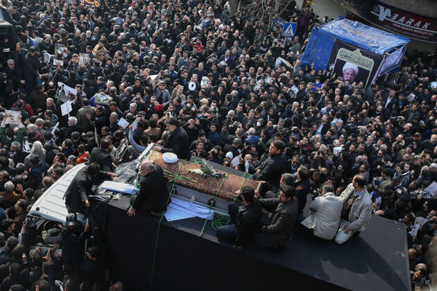 پیکر آیت‌الله هاشمی رفسنجانی در کنار امام آرام گرفت