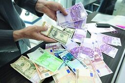 کاهش نرخ دلار و پوند در روز افزایش قیمت‌ها